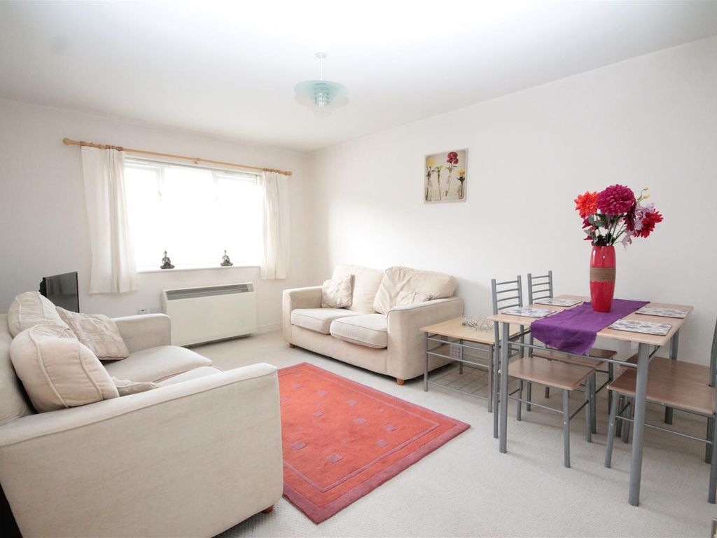 1 bed flat to rent in Whitehead Way, Aylesbury HP21, £995 pcm