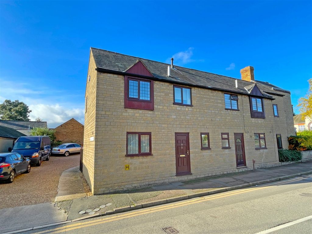 3 bed end terrace house for sale in Gable Court Mews, Weston Favel Village, Northampton NN3, £319,950