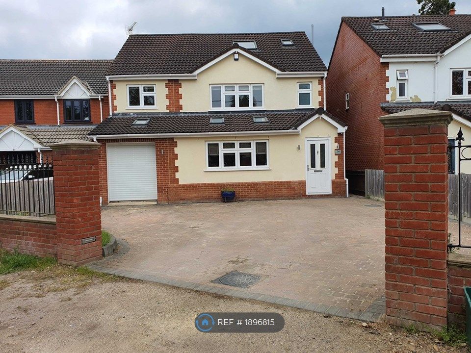 5 bed detached house to rent in Park Walk, Purley On Thames, Reading RG8, £2,995 pcm