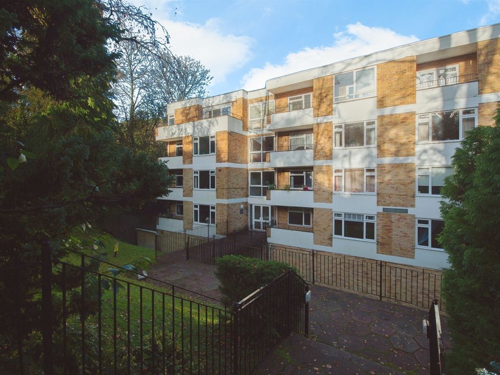 2 bed flat for sale in Surrey Road, Westbourne, Bournemouth BH4, £240,000