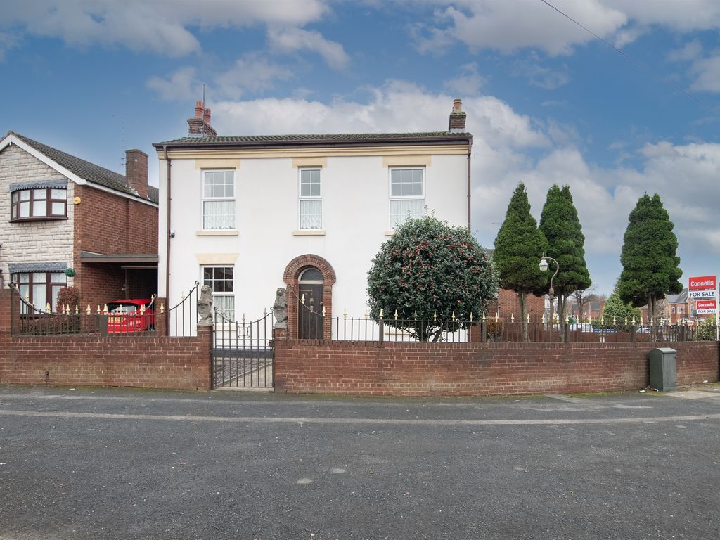 4 bed detached house for sale in Charlemont Road, West Bromwich B71, £400,000