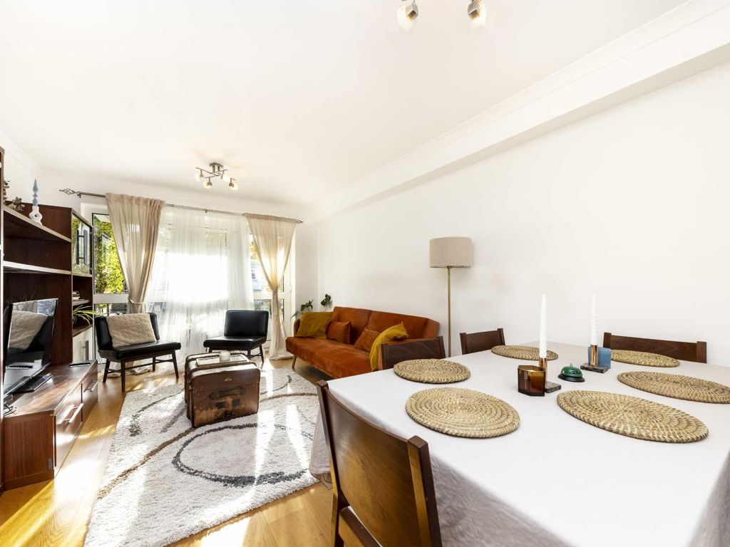 2 bed flat for sale in Woodstock Grange, Grange Road, London W5, £550,000