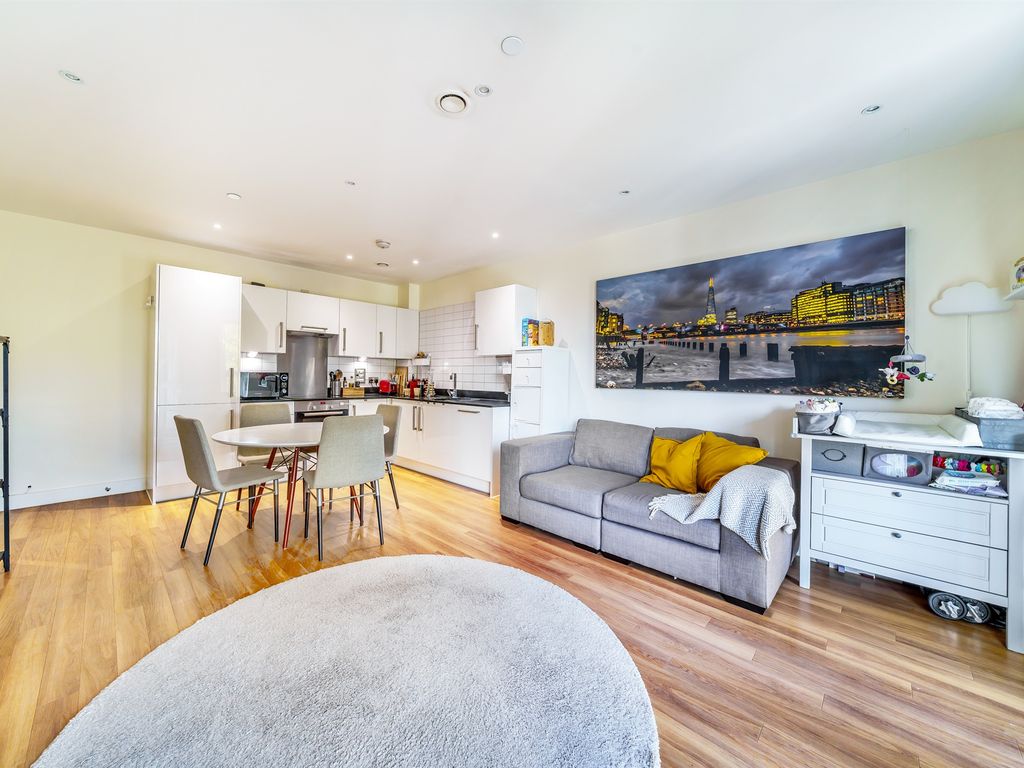 1 bed flat for sale in Hatton Road, Wembley HA0, £349,000
