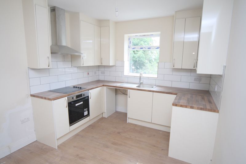 3 bed flat to rent in Locket Road, Wealdstone, Harrow HA3, £1,900 pcm