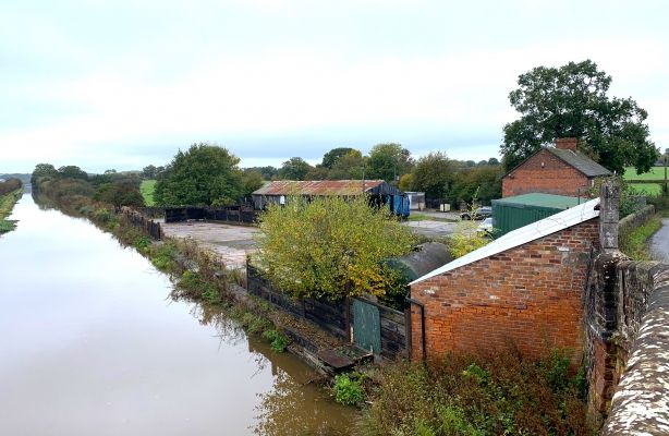 Commercial property to let in Orwell's Coal Yard, Victoria Wharf, Market Drayton, Shropshire TF9, £25,000 pa