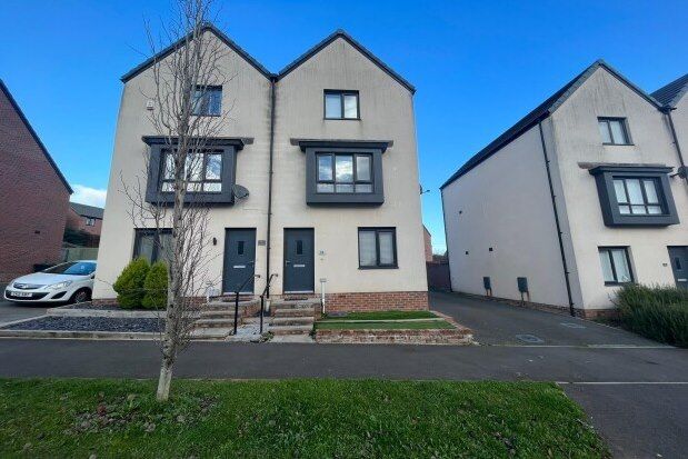 3 bed property to rent in Heol Booths, Caerdydd CF3, £1,525 pcm