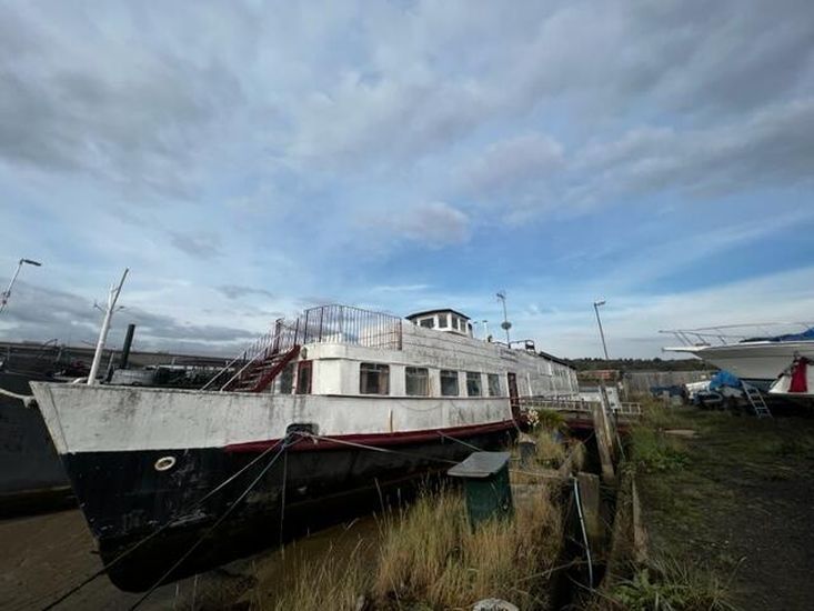 6 bed houseboat for sale in Manor Lane, Rochester ME1, £150,000