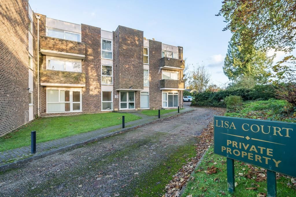 3 bed flat for sale in Basingstoke, Hampshire RG21, £230,000