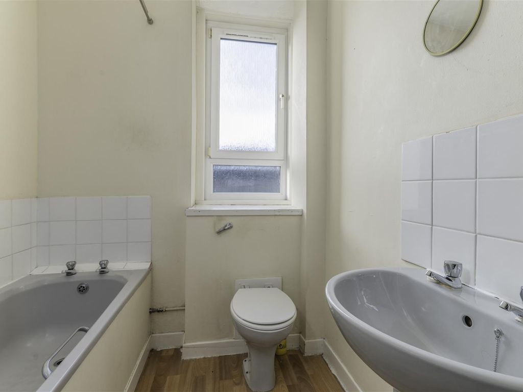 1 bed flat for sale in Morgan Street, Dundee DD4, £60,000