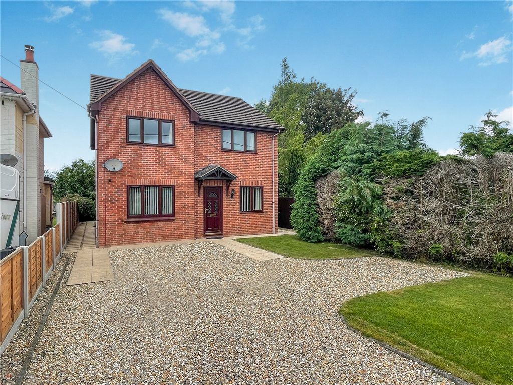 4 bed detached house for sale in Maesbrook, Oswestry, Shropshire SY10, £375,000