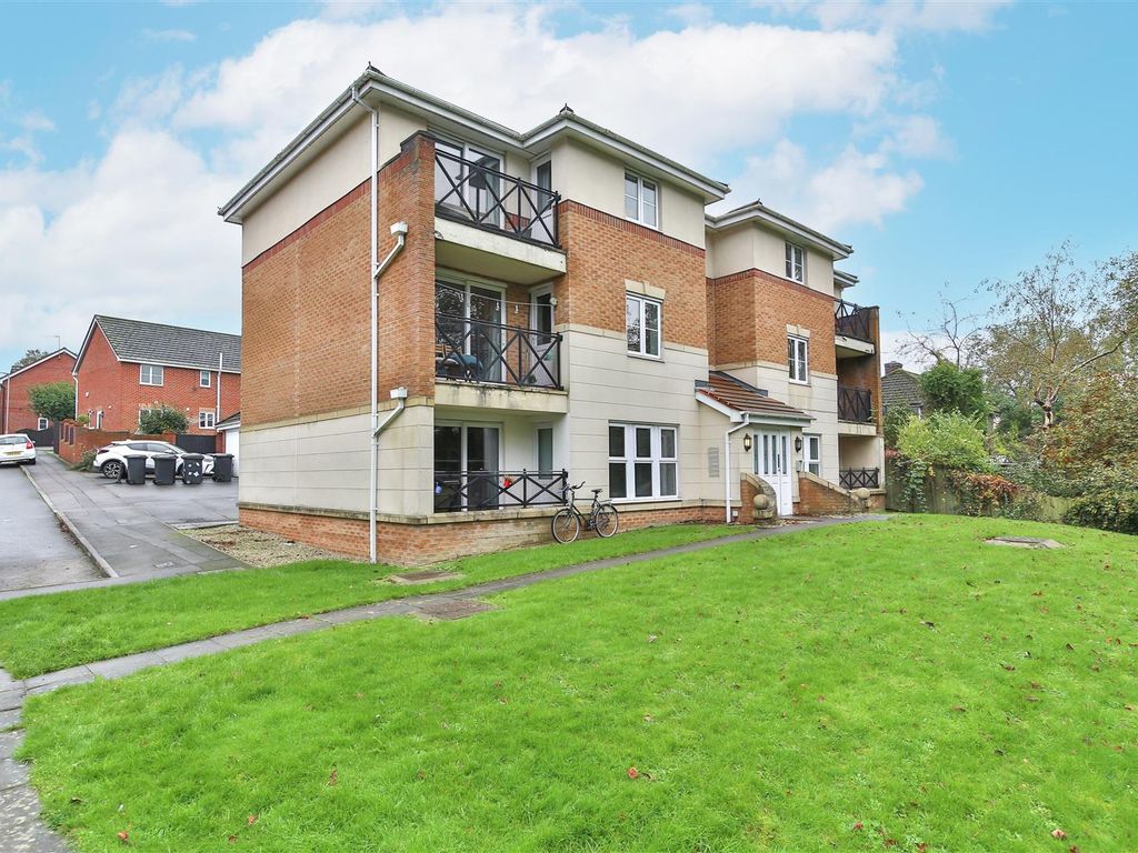 2 bed flat for sale in 16 Wilden Croft, Brimington, Chesterfield S43, £140,000