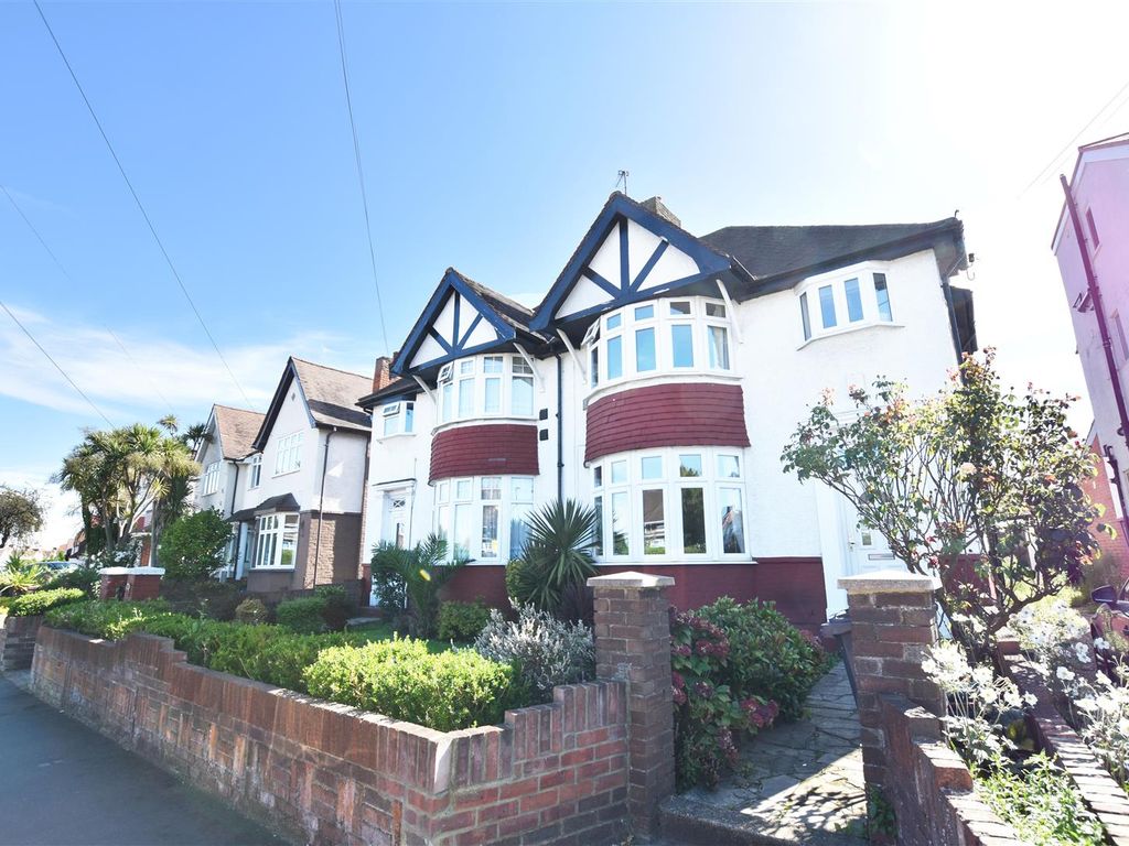 3 bed semi-detached house to rent in Heath Road, Hounslow TW3, £2,300 pcm