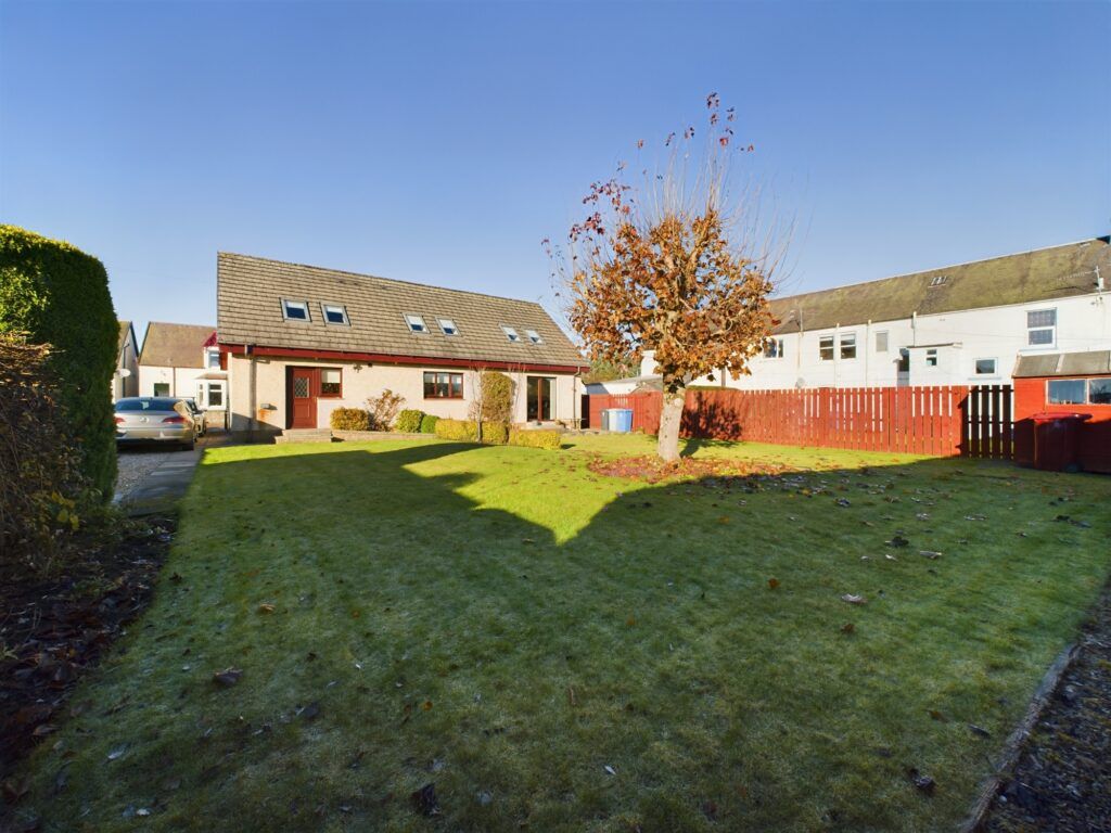 3 bed country house for sale in Glenburn Avenue, Symington, Biggar ML12, £325,000