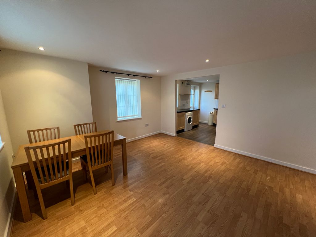 2 bed flat to rent in Chapel Court, Micklefield, Leeds LS25, £850 pcm