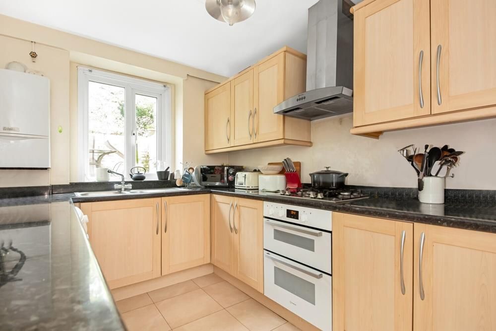 1 bed flat for sale in Thicket Road, Anerley, London SE20, £385,000