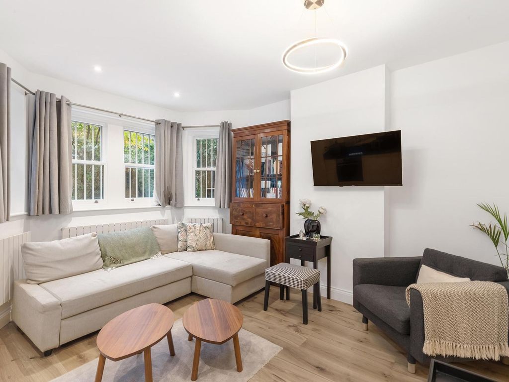 2 bed flat for sale in Alexandra House, London W2, £850,000