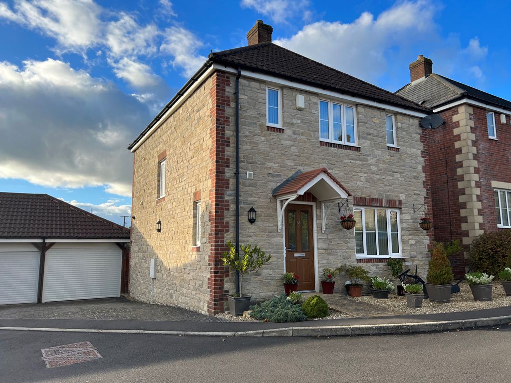 3 bed detached house for sale in Downside Close, Mere, Warminster BA12, £398,500
