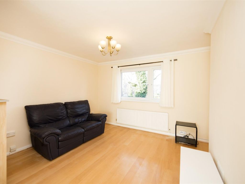 3 bed flat to rent in Panama House, Beaumont Square E1, £2,850 pcm