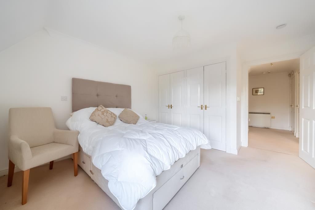 1 bed flat for sale in Sunningdale, Berkshire SL5, £200,000