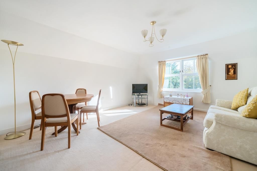 1 bed flat for sale in Sunningdale, Berkshire SL5, £200,000