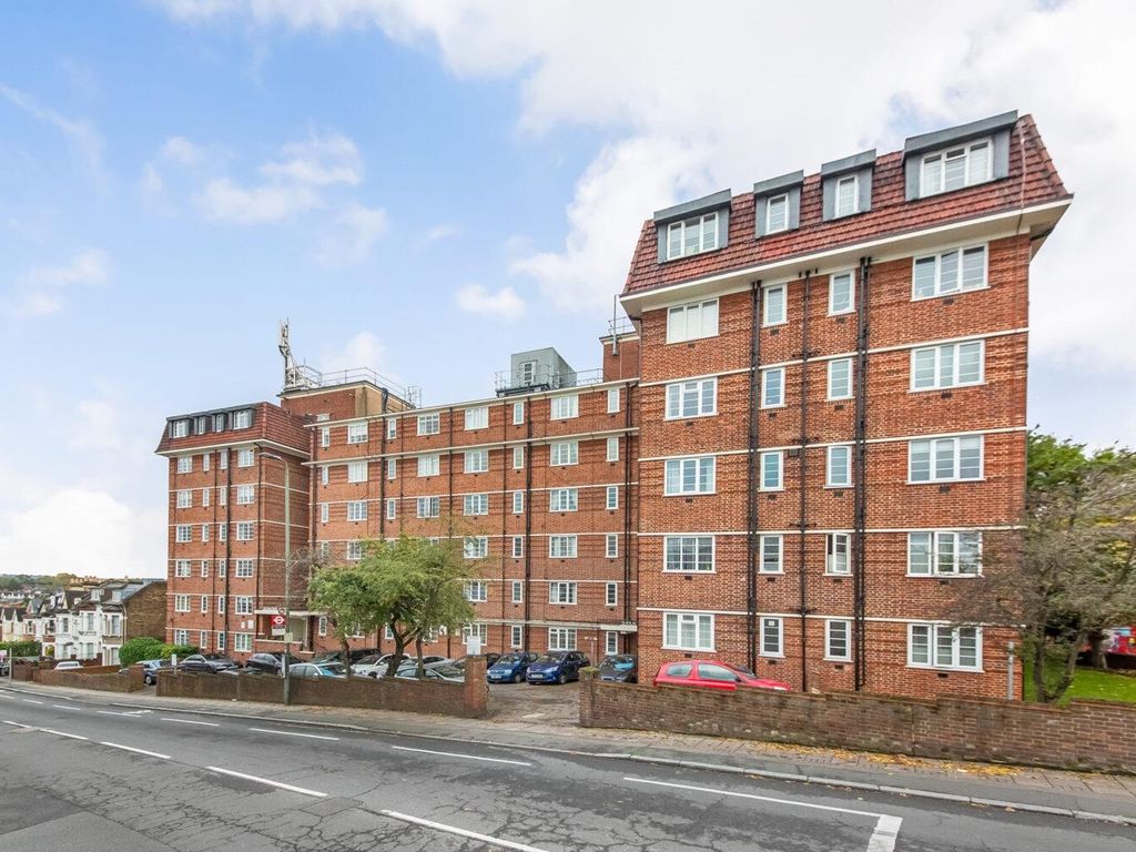 2 bed flat for sale in Elmers End Road, Anerley, London SE20, £287,000