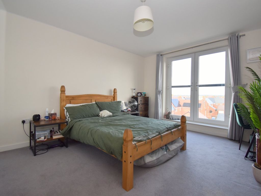 2 bed flat for sale in Sullivan Court, Biggleswade SG18, £250,000