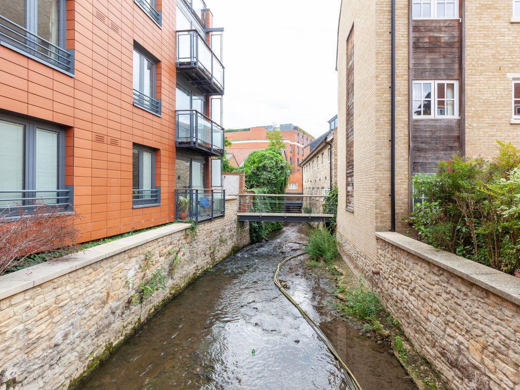 1 bed flat for sale in The Stream Edge, Central Oxford OX1, £350,000