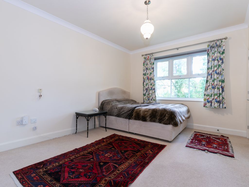 2 bed flat for sale in Frenchay Road, Summertown OX2, £585,000