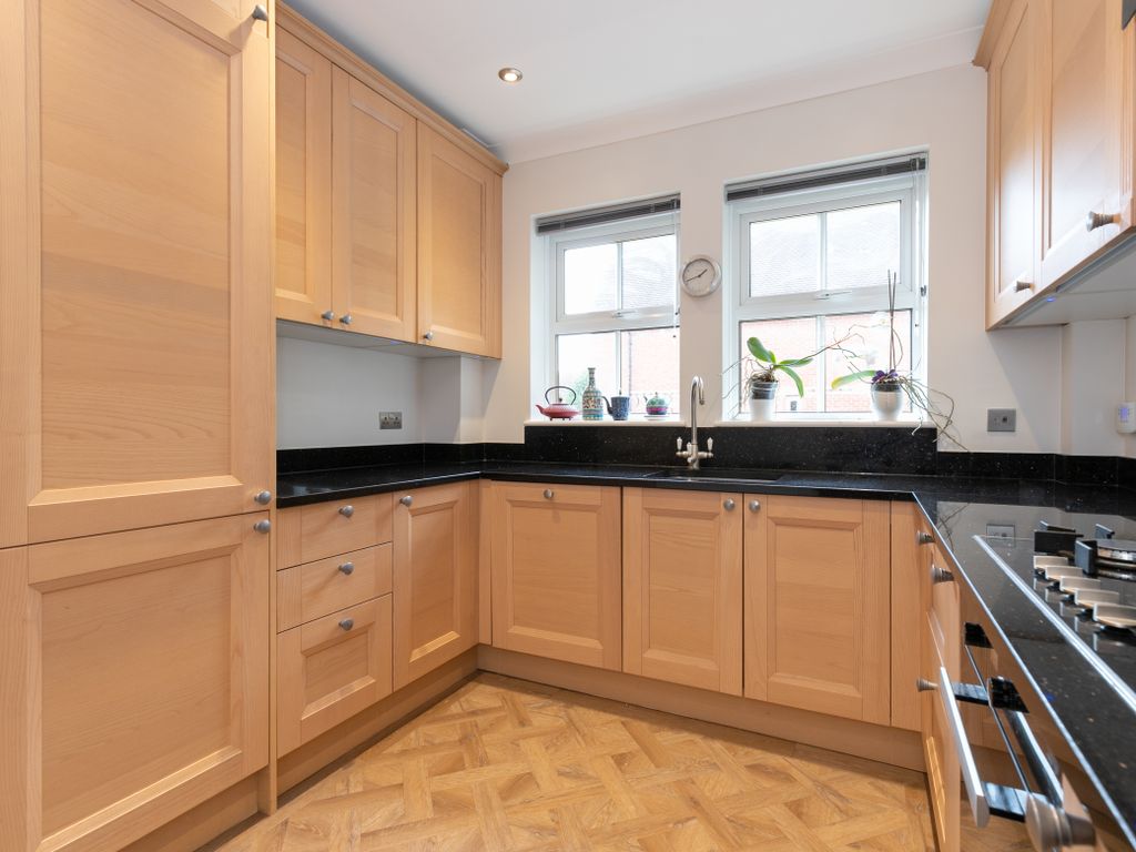 2 bed flat for sale in Frenchay Road, Summertown OX2, £585,000