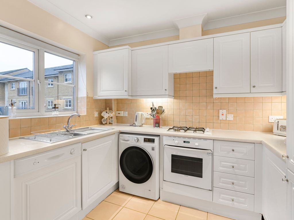 2 bed flat for sale in Grandpont Place, Grandpont OX1, £375,000