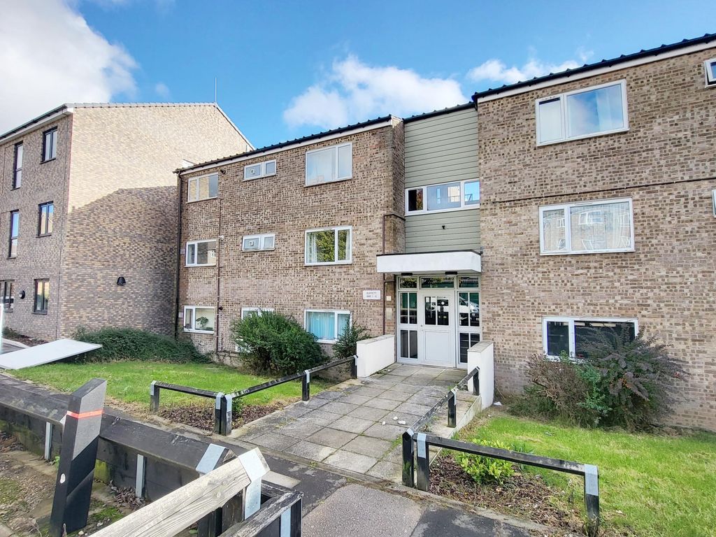 3 bed flat for sale in Buffett Way, Colchester CO4, £170,000