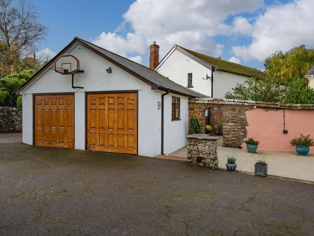 4 bed farmhouse for sale in Mill Lane, Sandford EX17, £1,150,000