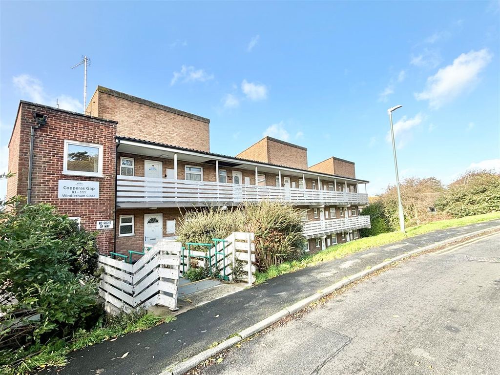 1 bed flat for sale in Windlesham Close, Portslade, Brighton BN41, £175,000