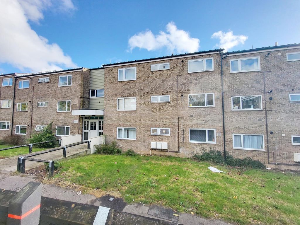 3 bed flat for sale in Buffett Way, Colchester CO4, £170,000
