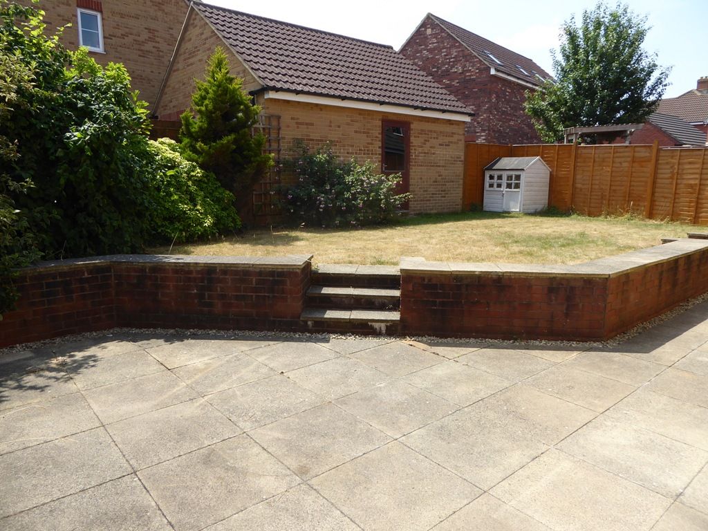 4 bed detached house to rent in Merevale Way, Yeovil BA21, £1,850 pcm