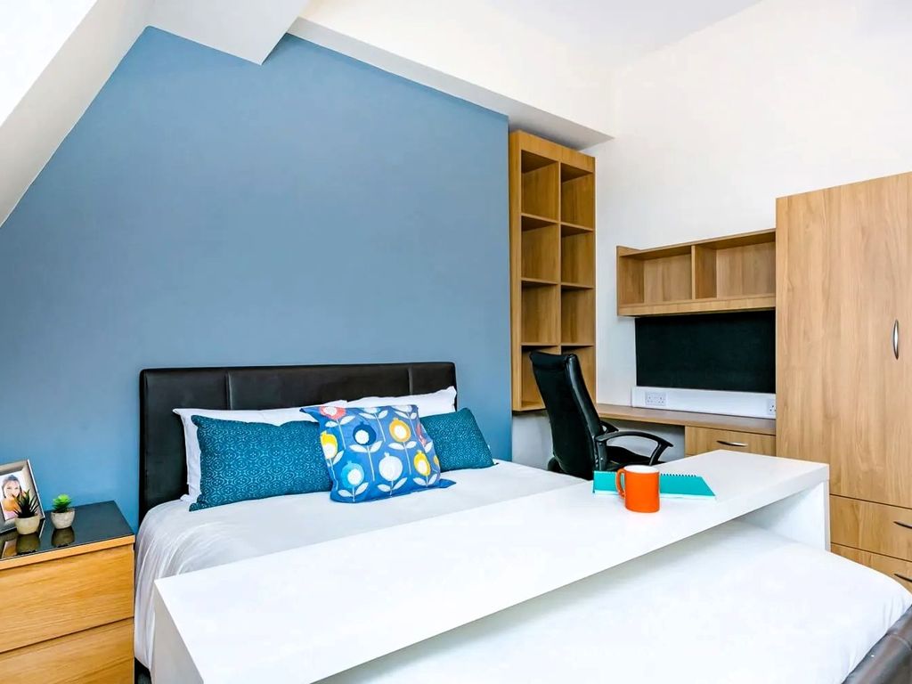 Room to rent in Tithebarn Street, Preston, Lancashire PR1, £772 pcm