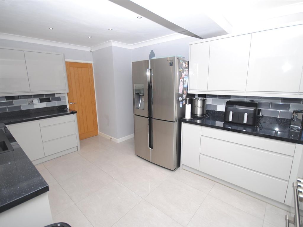 4 bed detached house for sale in Pondfields Crest, Kippax, Leeds LS25, £315,000