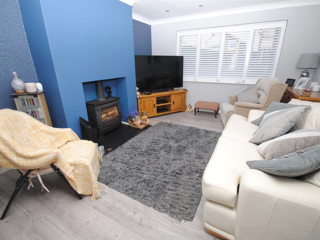 4 bed detached house for sale in Pondfields Crest, Kippax, Leeds LS25, £315,000