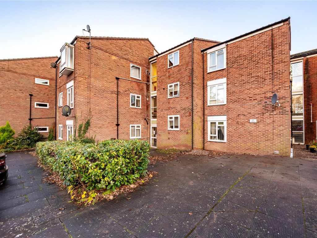1 bed flat for sale in Haseley Close, Redditch, Worcestershire B98, £105,000