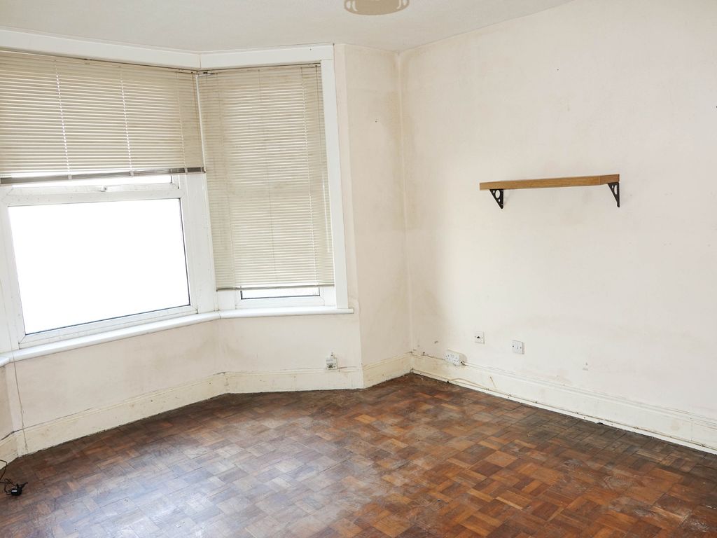 1 bed flat for sale in Bassett Road, Bognor Regis PO21, £95,000