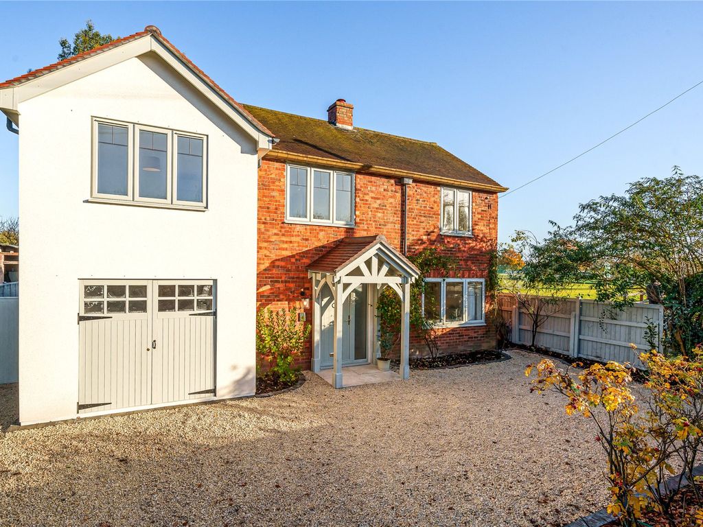 5 bed detached house for sale in Cantley, Wokingham, Berkshire RG40, £825,000