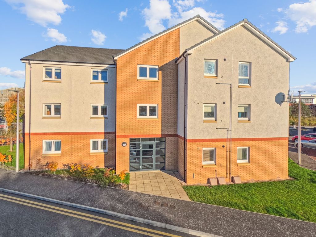 2 bed flat for sale in Harbour Way, Alloa, Clackmannanshire FK10, £149,000
