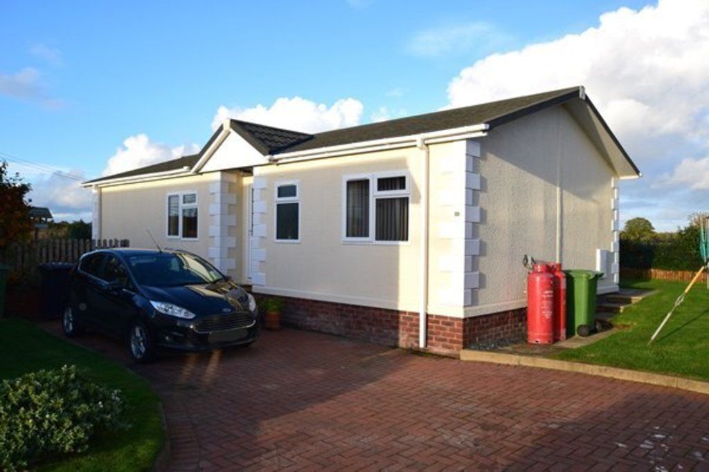 2 bed mobile/park home for sale in Warren Park, Warrant Road, Stoke Heath, Market Drayton, Shropshire TF9, £189,950