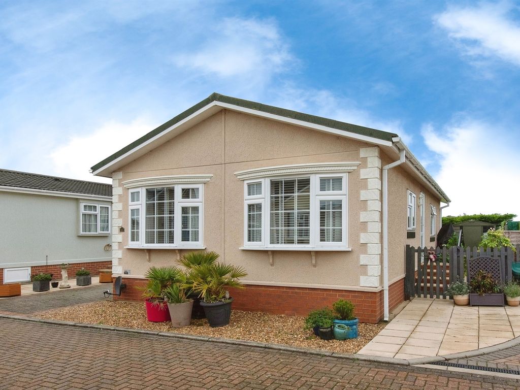 2 bed mobile/park home for sale in Rymer Court, Barnham, Thetford IP24, £145,000