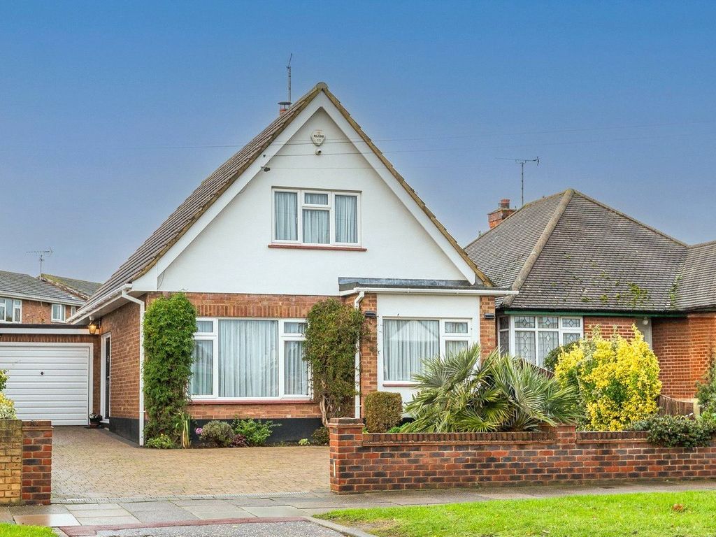 3 bed detached house for sale in Woodgrange Drive, Thorpe Bay, Essex SS1, £550,000