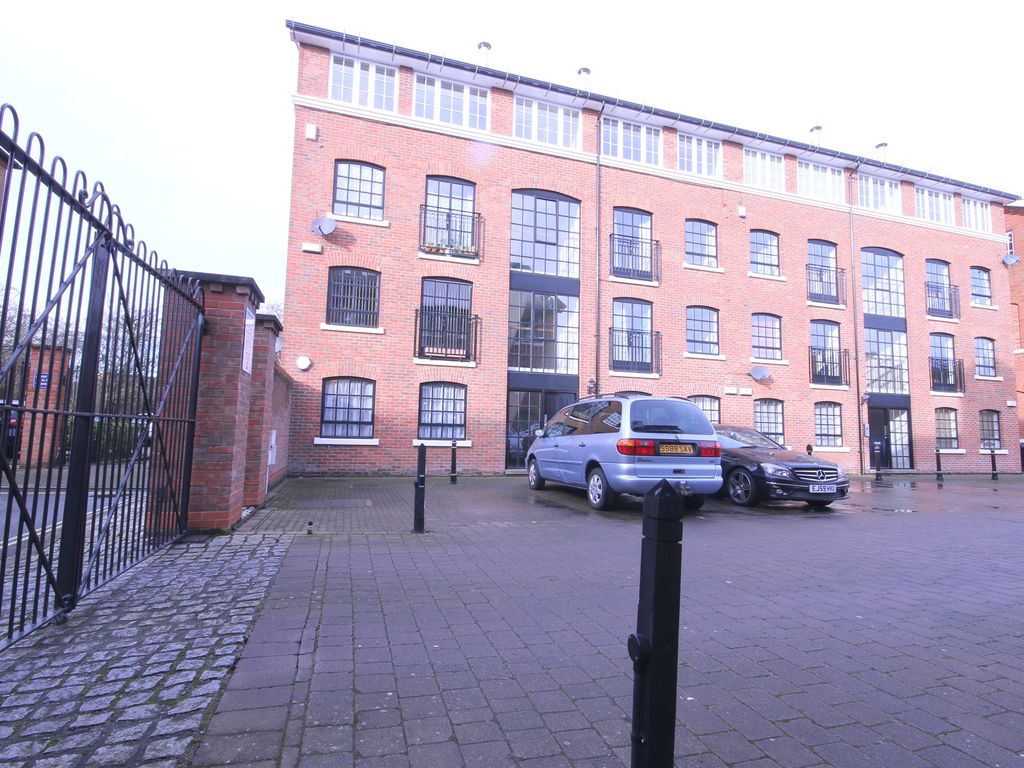 2 bed flat for sale in Holters Mill, The Spires, Canterbury CT2, £250,000