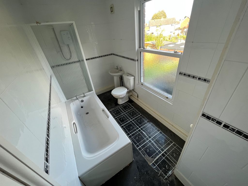 3 bed detached house for sale in Wolverhampton Road East, Wolverhampton WV4, £295,000