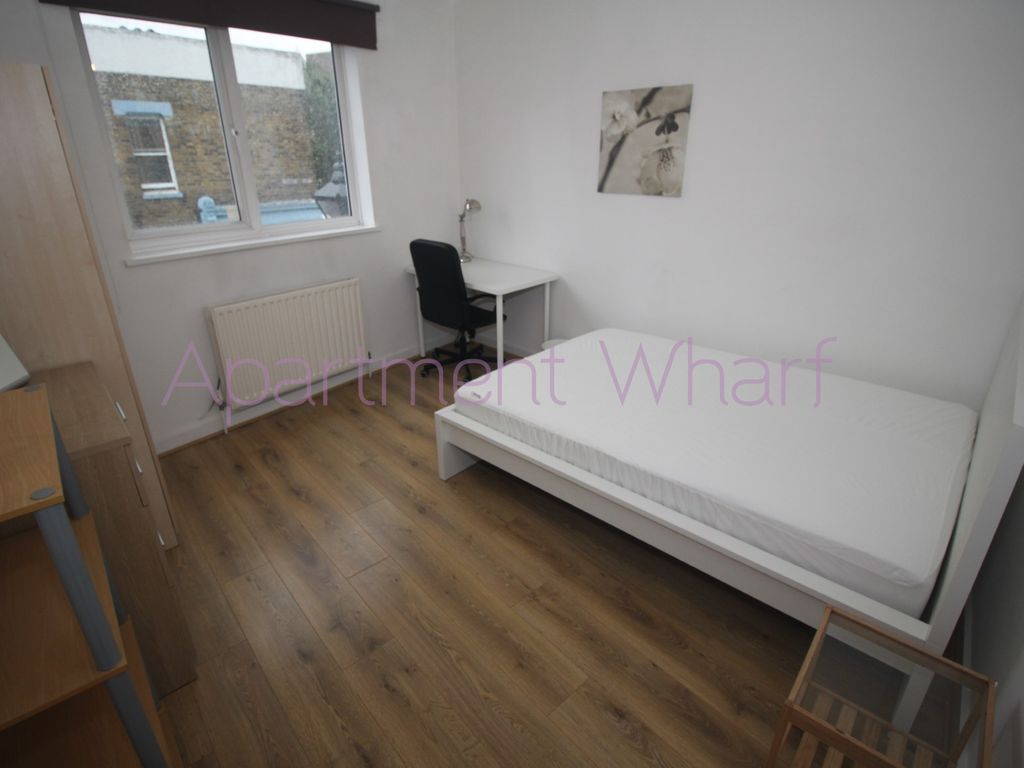 Room to rent in Bow Common Lane, London E3, £802 pcm
