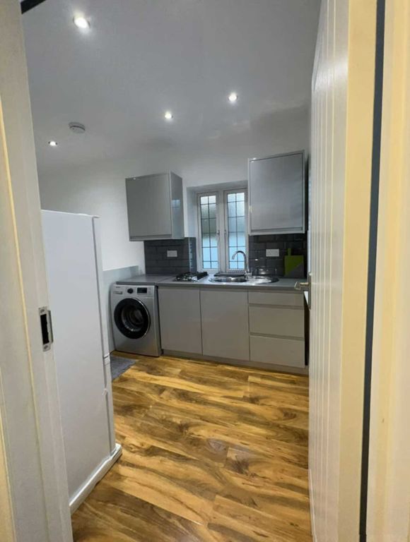 Studio to rent in Village Way, Pinner HA5, £1,000 pcm