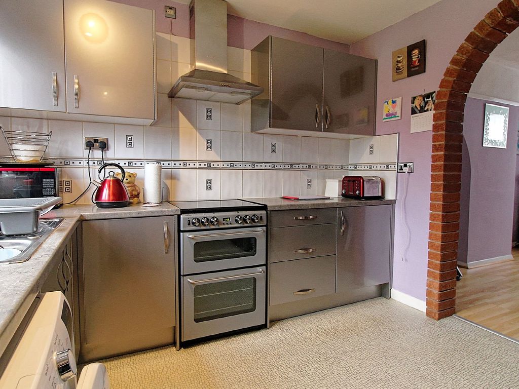 3 bed terraced house for sale in Winton Avenue, Leicester LE3, £220,000